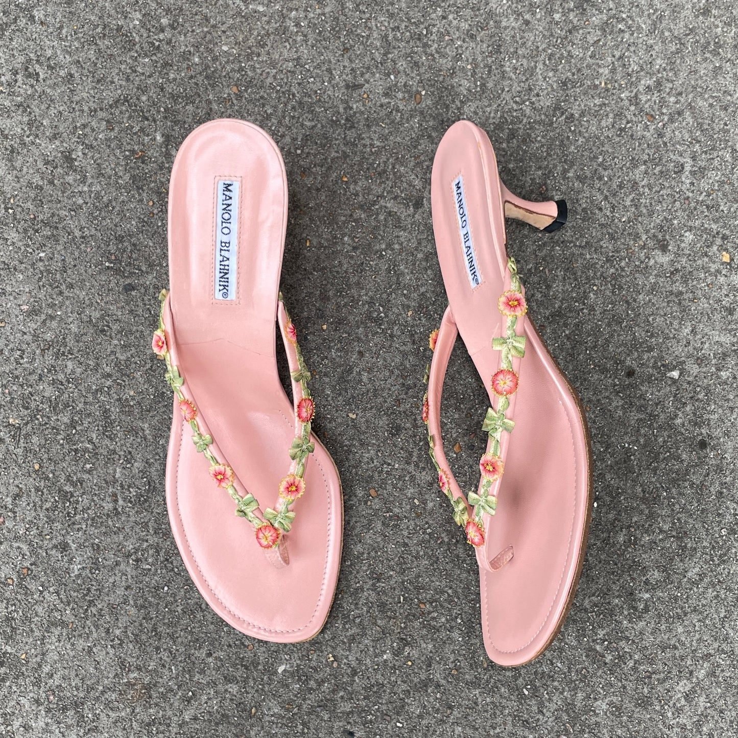 Manolo Blahnik Pink Floral Appliqué Leather Thong Sandal Heels